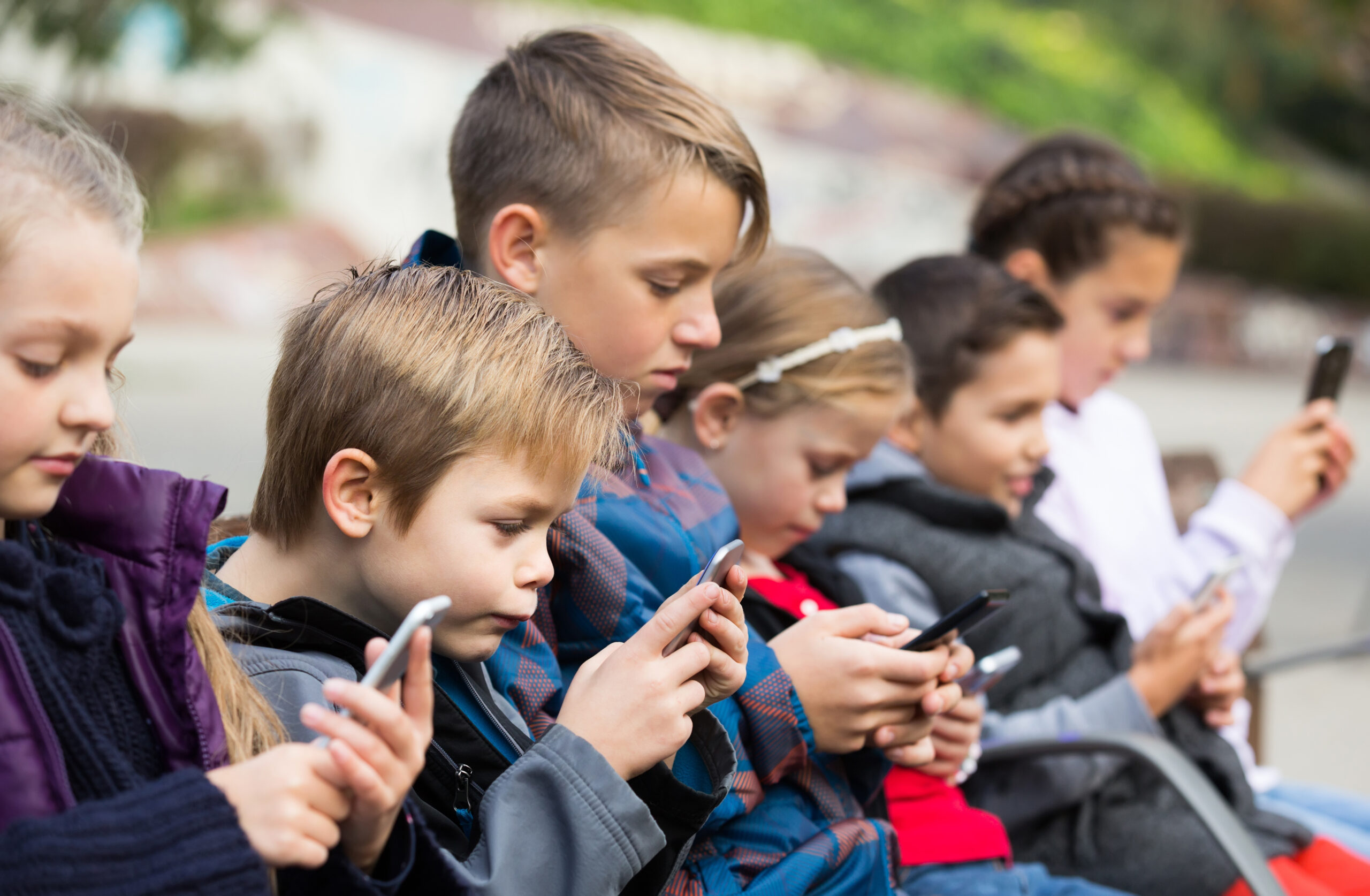Мобильные телефоны для детей