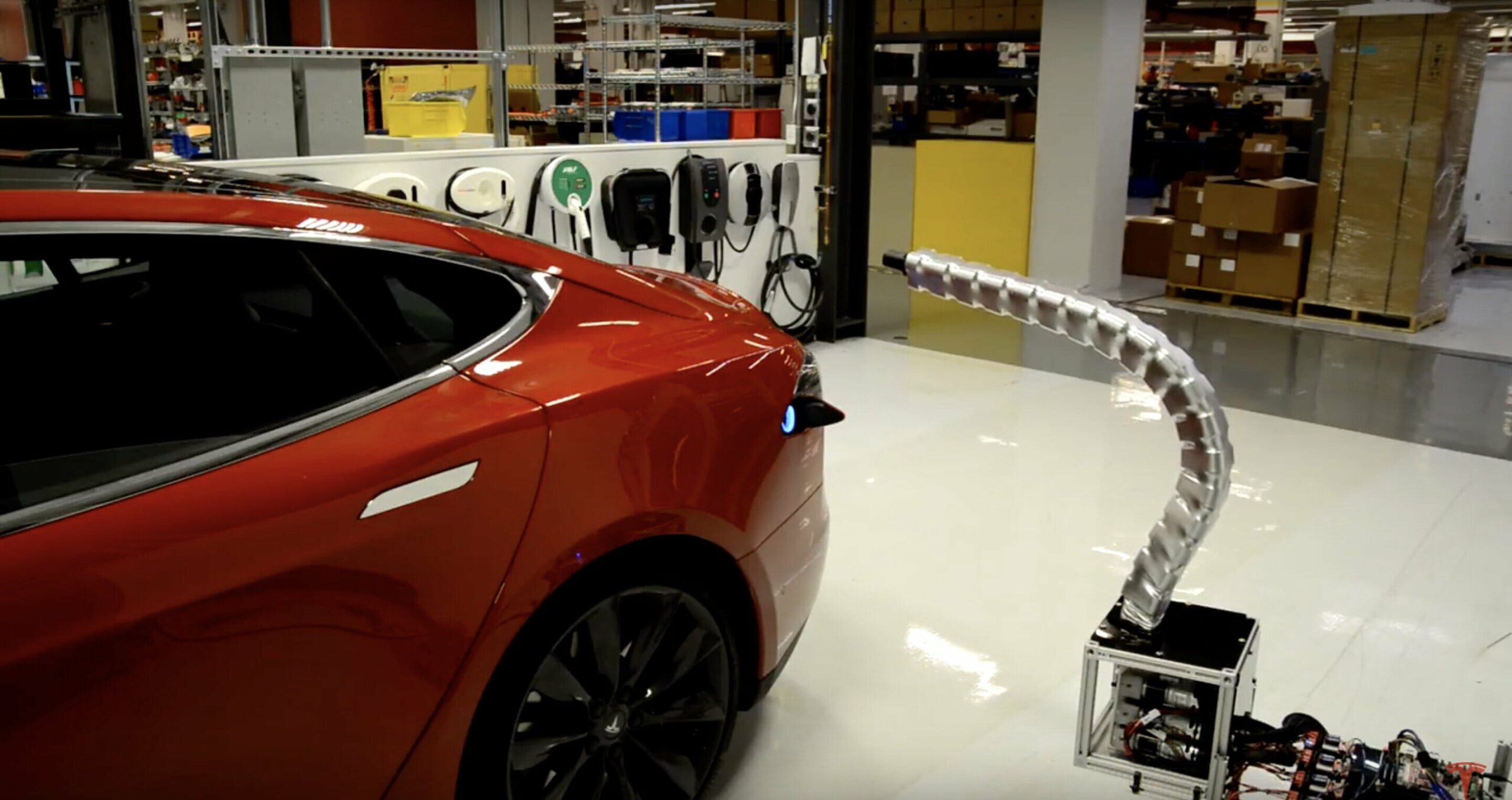 Когда Элон Маск разработал робота для автоматической загрузки Tesla