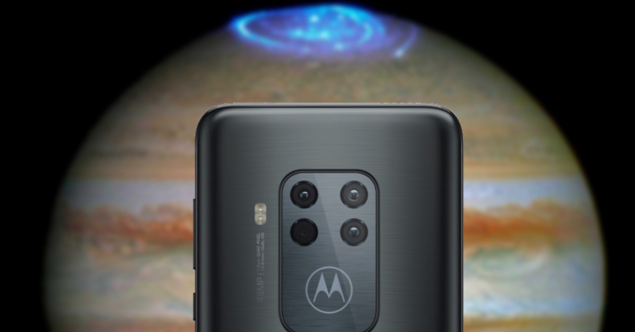 Motorola One Zoom con Jupiter de fondo