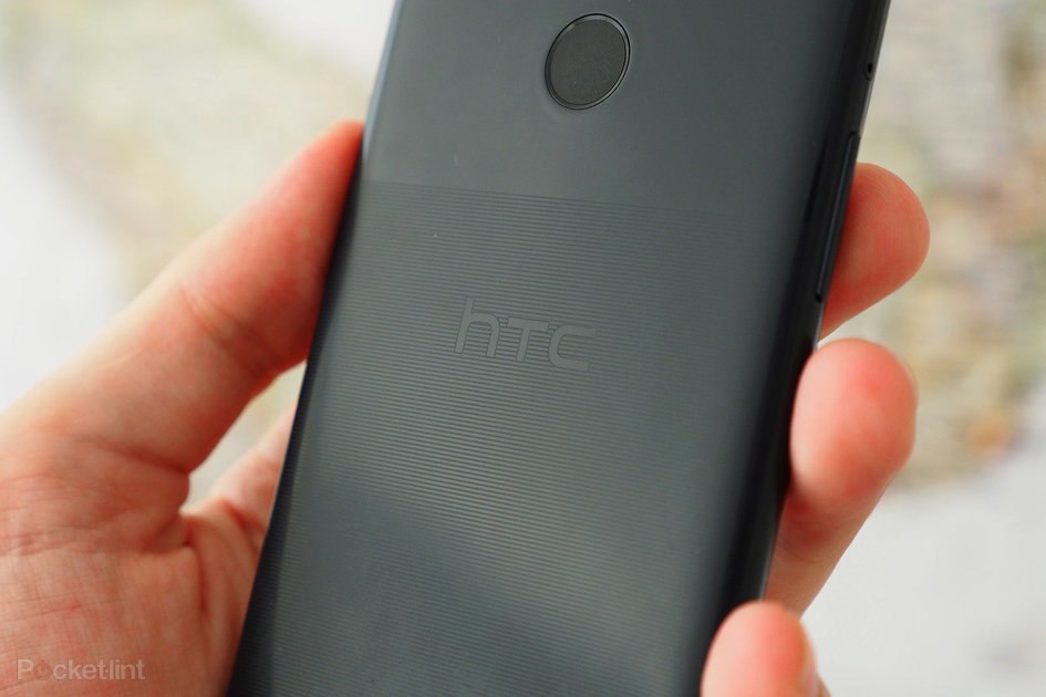 HTC снимает свои телефоны с продажи в Великобритании по иску о нарушении прав ИС