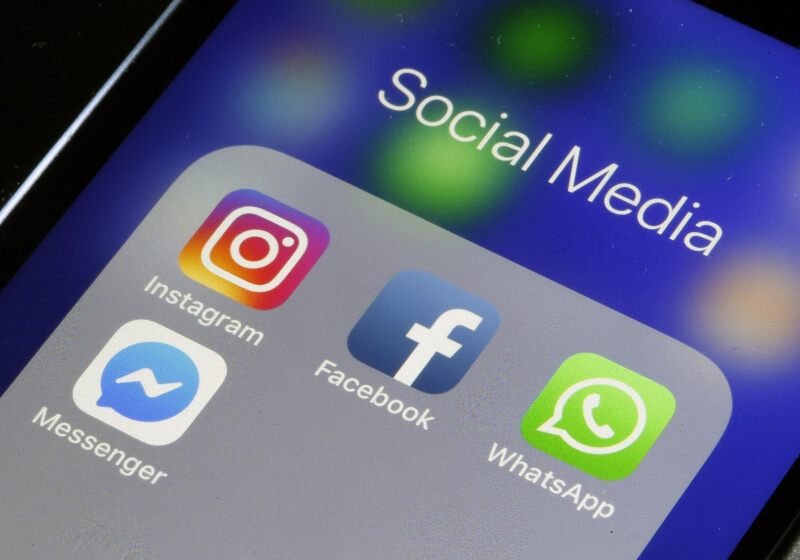 Facebook хочет, чтобы вы знали, что он владеет Instagram и WhatsApp с новым "от Facebook"брендинг