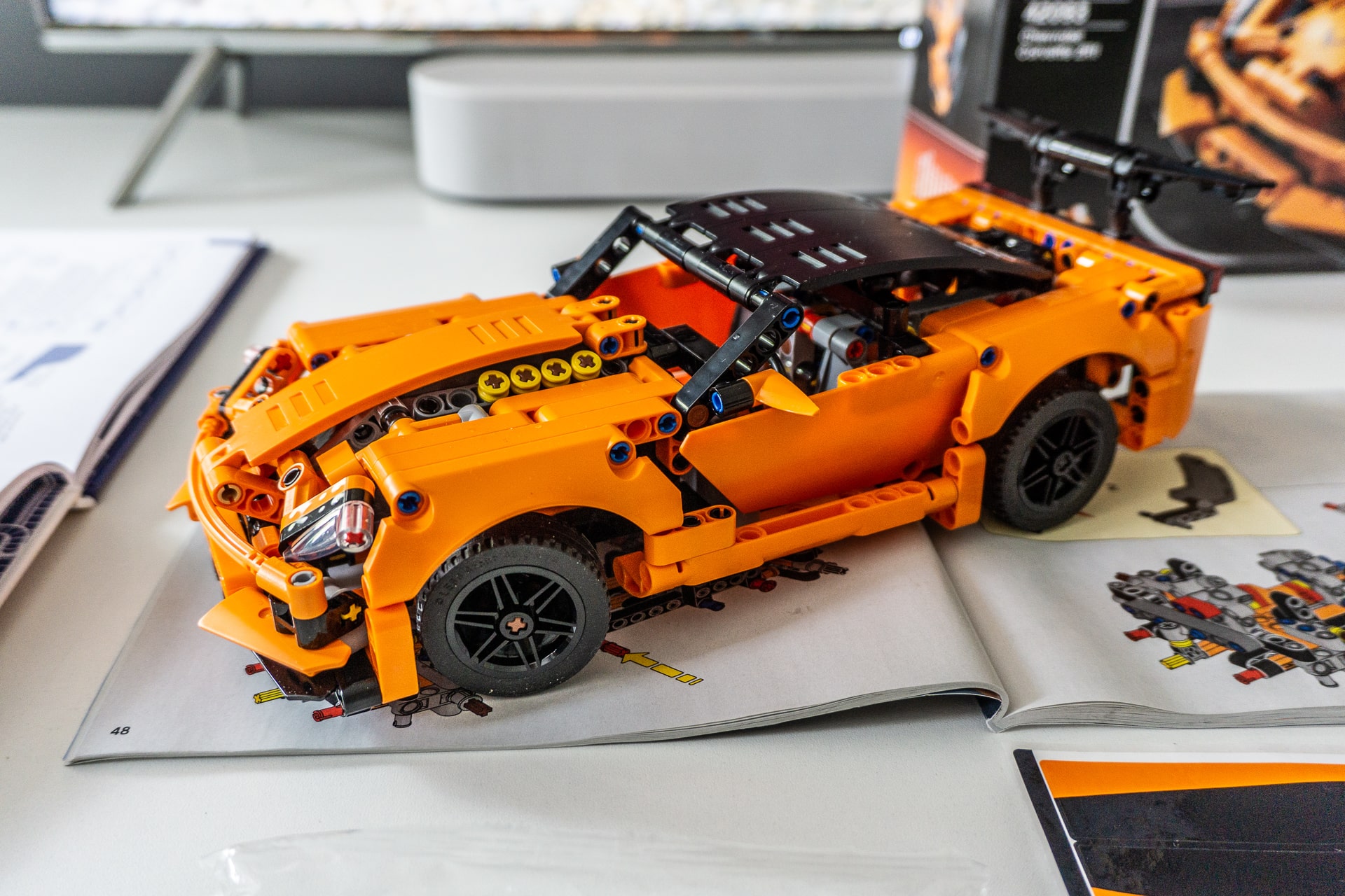 Мы играем без электричества: LEGO Chevrolet Corvette ZR1 - это отличное соотношение цены и качества. Положительный сюрприз