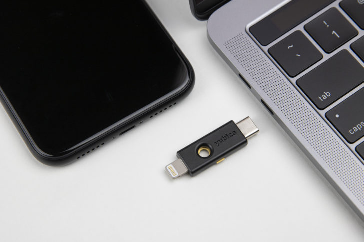 Новый ключ безопасности Yubico работает как с USB Type-C, так и с Lightning