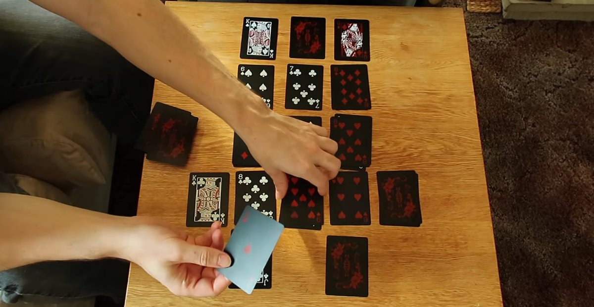 Создатель Gunpoint и Heat Signature создал стратегическую игру, используя обычную колоду карт