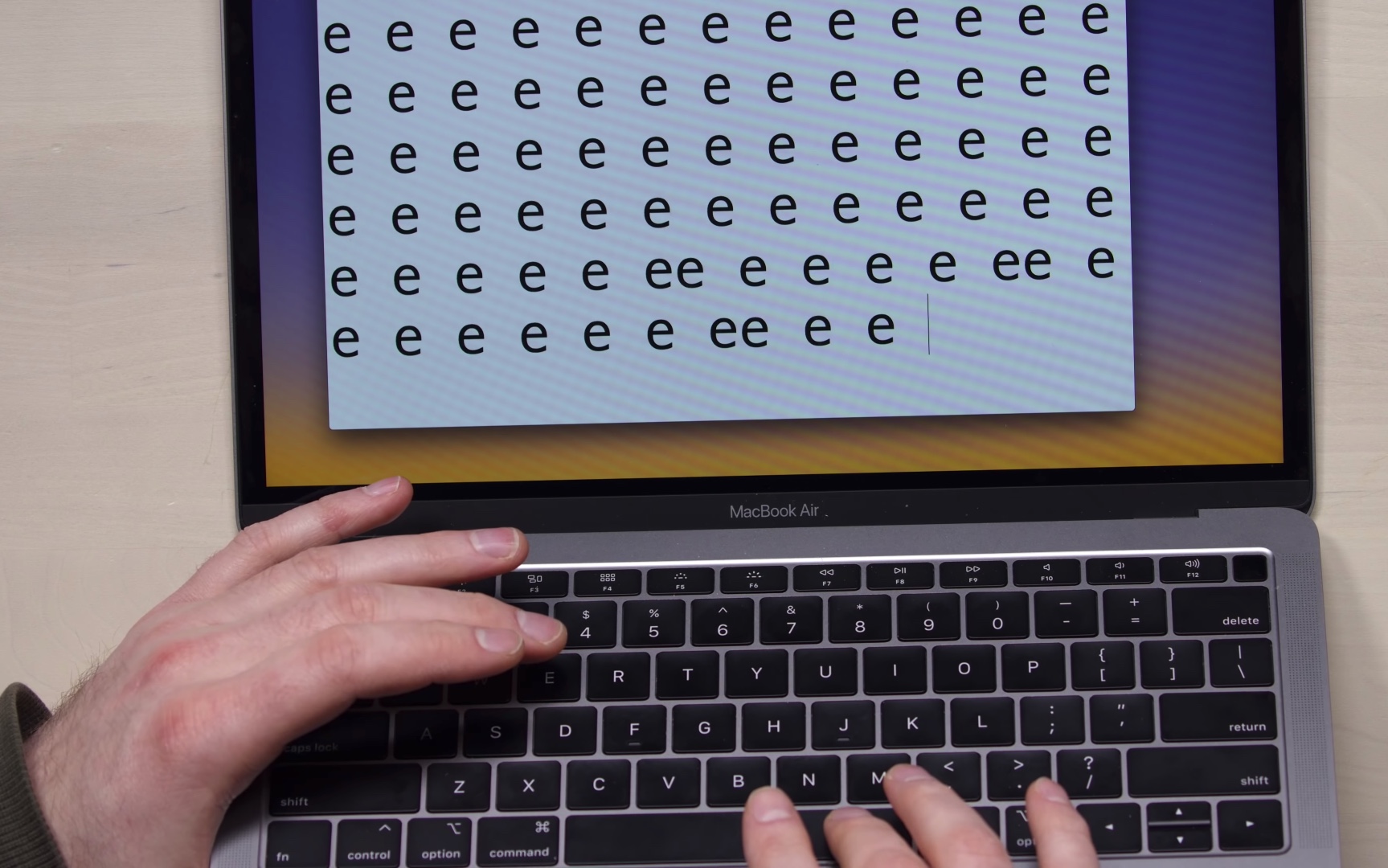 В новом видео появилась ужасная ошибка клавиатуры MacBook