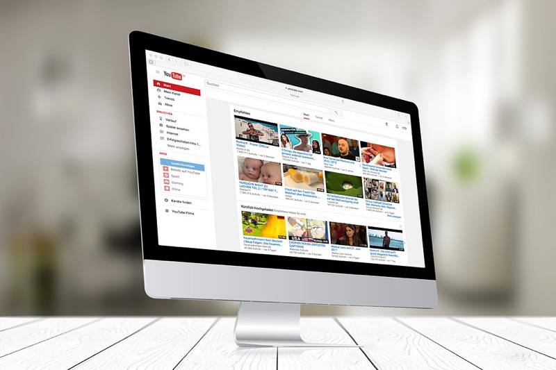 Часы YouTube Видео на ноутбуке при работе на других вкладках браузера