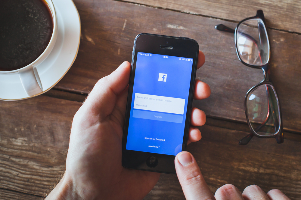 400 миллионов телефонных номеров Facebook участники просочились в онлайн, включая личные данные 18 миллионов пользователей в Великобритании