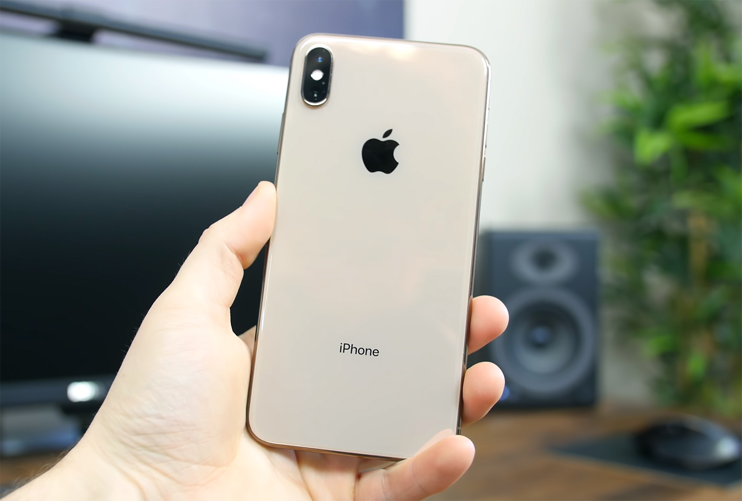 Appleновые iPhone могут пропустить функцию обратной беспроводной зарядки