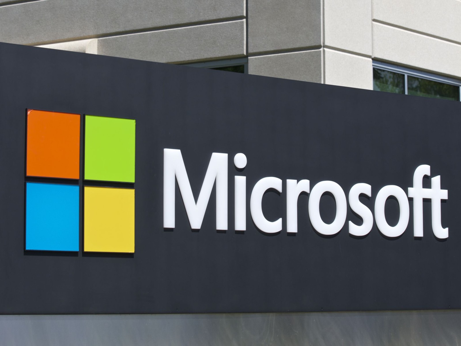 Microsoft будет адаптироваться Windows для складных устройств