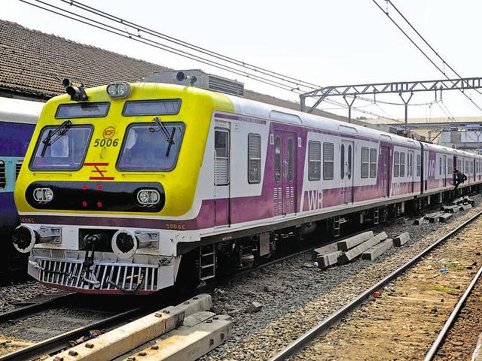 Как в прямом эфире отслеживать пригородные поезда Мумбаи, используя m-Indicator