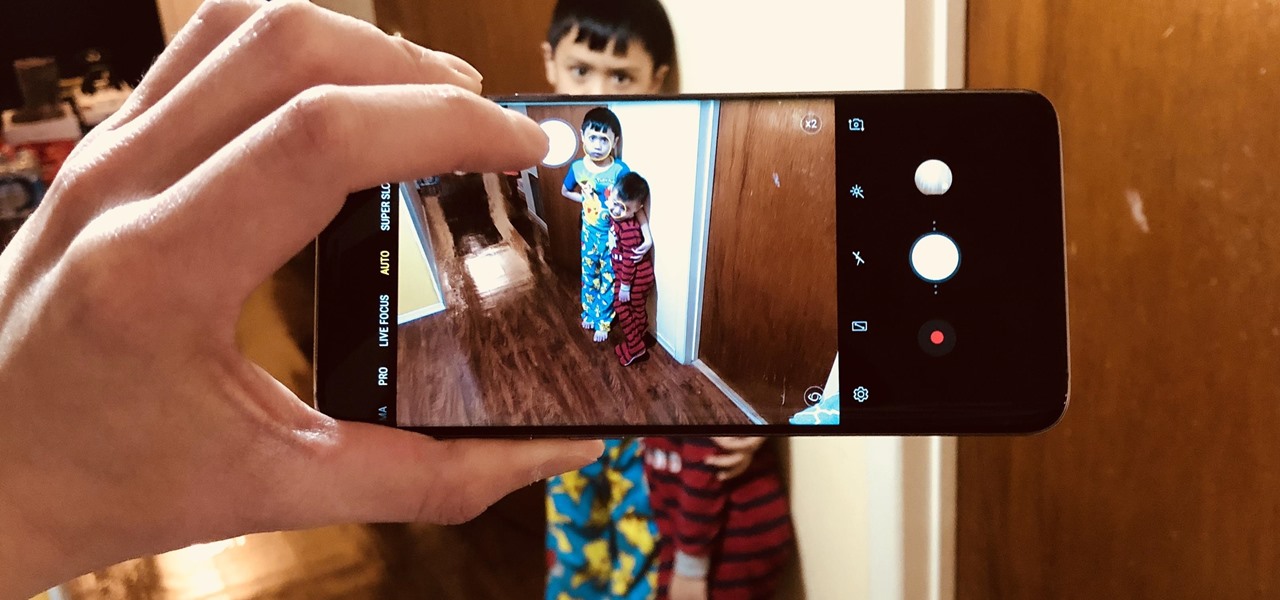 This Galaxy S9 Camera Feature Makes It Easy to Take Pictures When Your Hands Are Full
