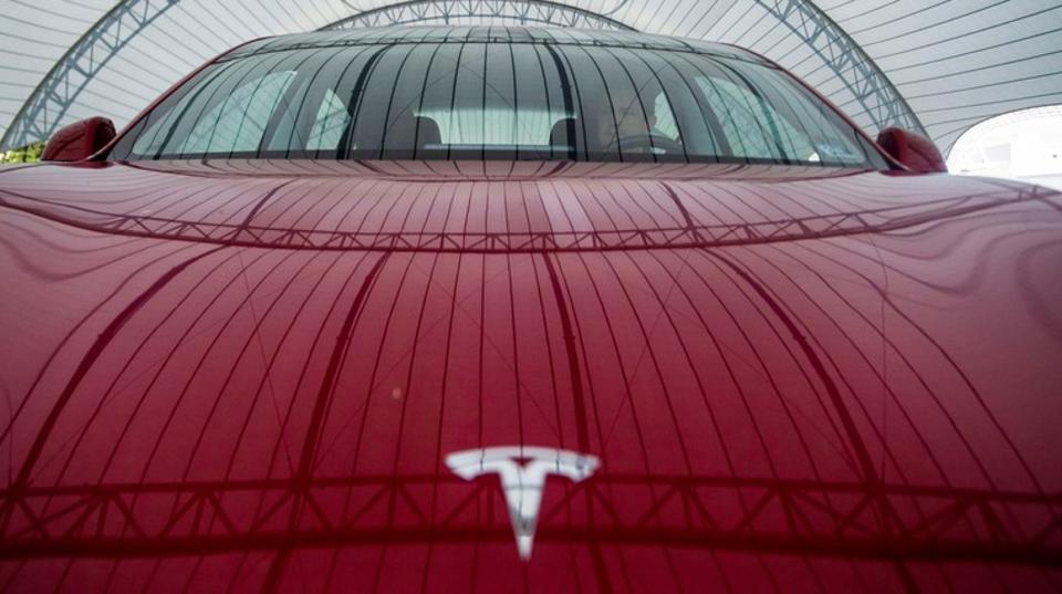 Автомобиль Tesla сразу совместим с Netflix, YouTube поток: Элон Маск
