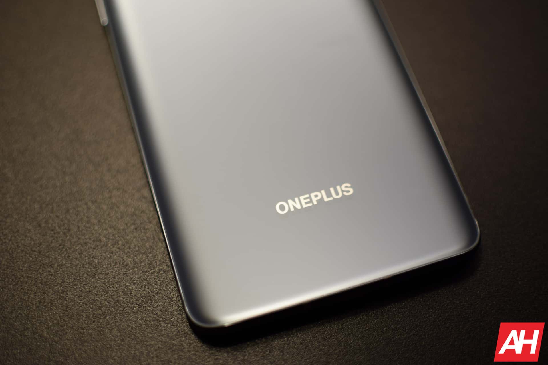 OnePlus 9 Pro будет предлагать более быструю беспроводную зарядку, чем его предшественник