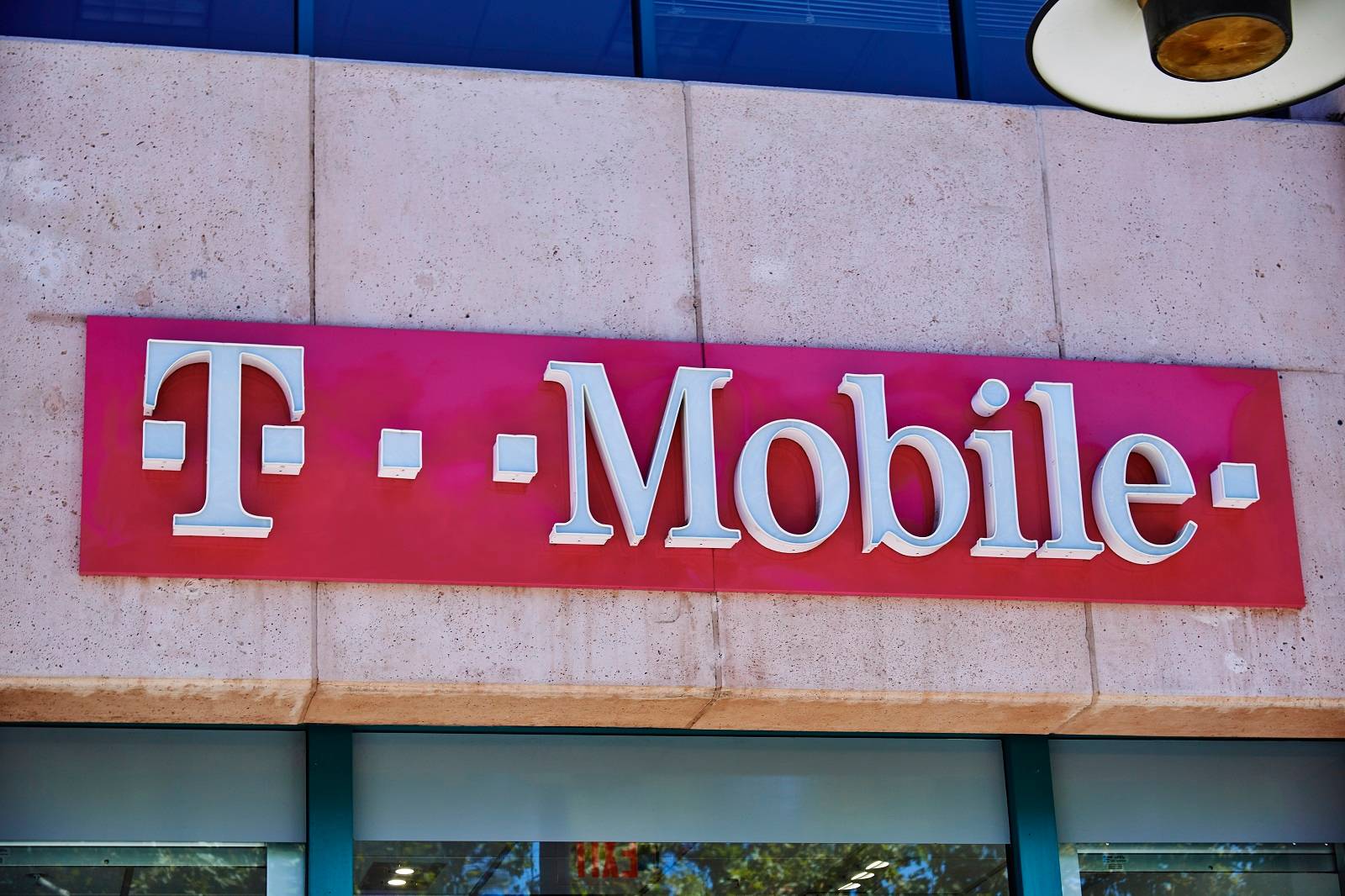 T-Mobile сможет ремонтировать телефоны в магазинах с 1 ноября