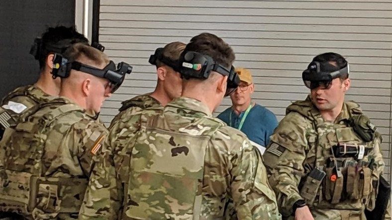 Армия США начинает использовать HoloLens 2 на тренировках