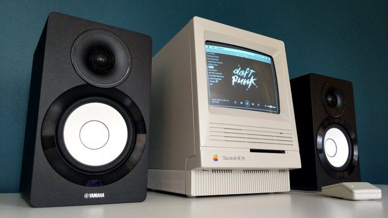 Сумасшедший разработчик установил Spotify на Macintosh 1989 года