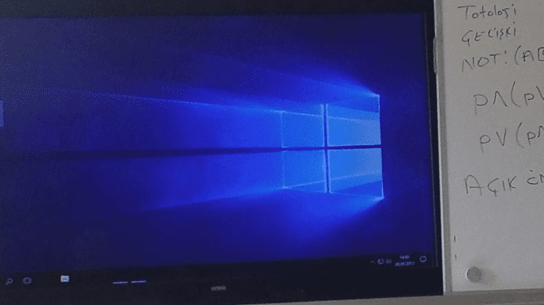 К умным доскам в школах Windows 10 Он установлен?