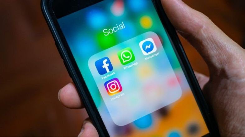Facebook, Instagram и изменение имени WhatsApp