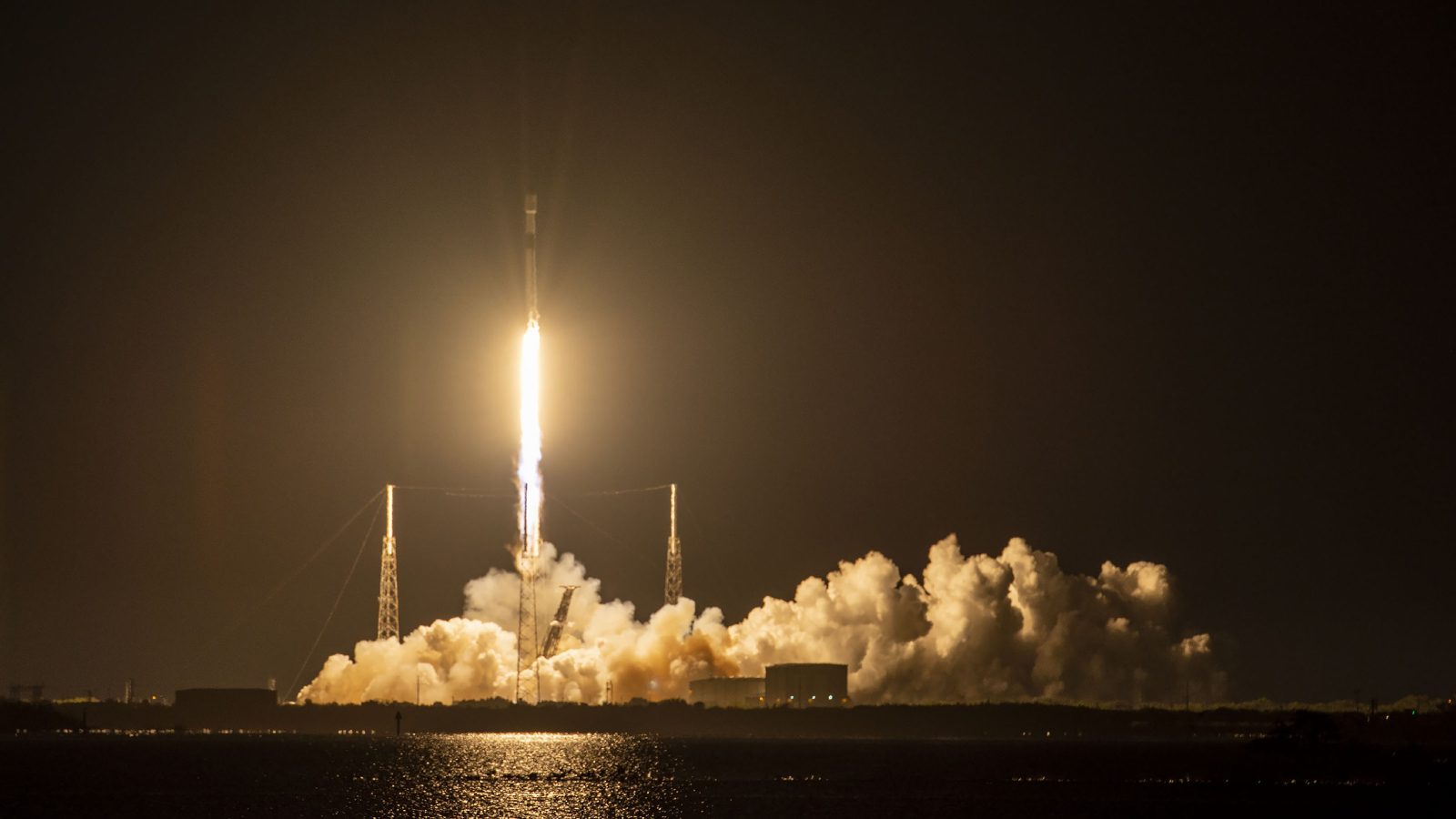 60-й полет года SpaceX: запуск 54 интернет-спутников Starlink