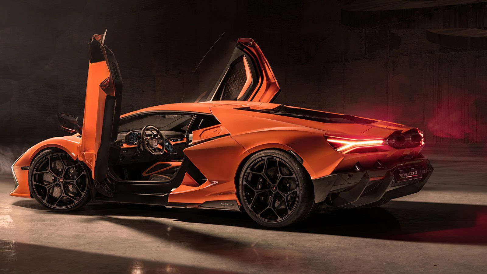 Lamborghini распродала все свои модели с двигателями внутреннего сгорания, чтобы перейти на полностью гибридный вариант