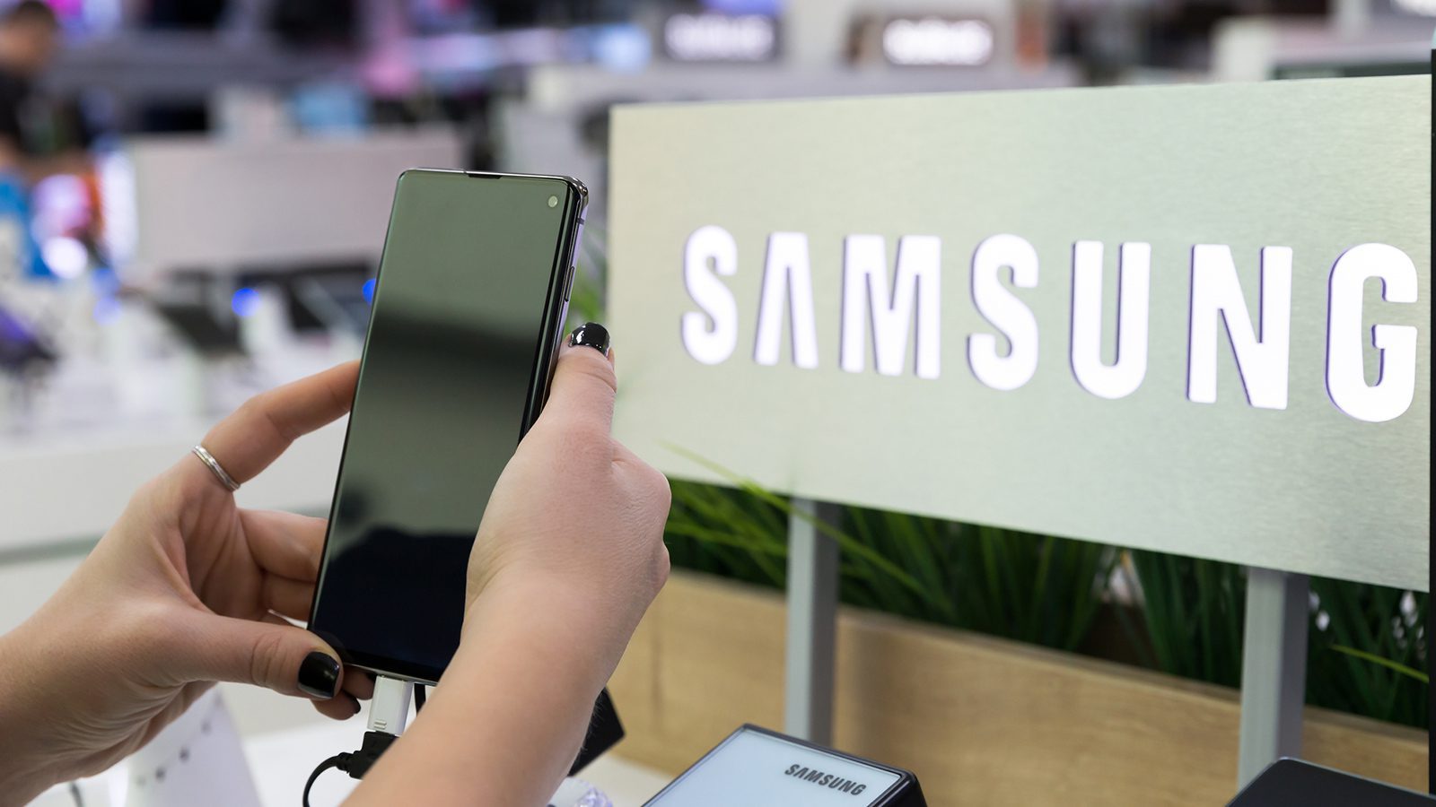 Samsung перешла на систему безбумажной документации, охватив более 11 000 сервисных центров по всему миру...