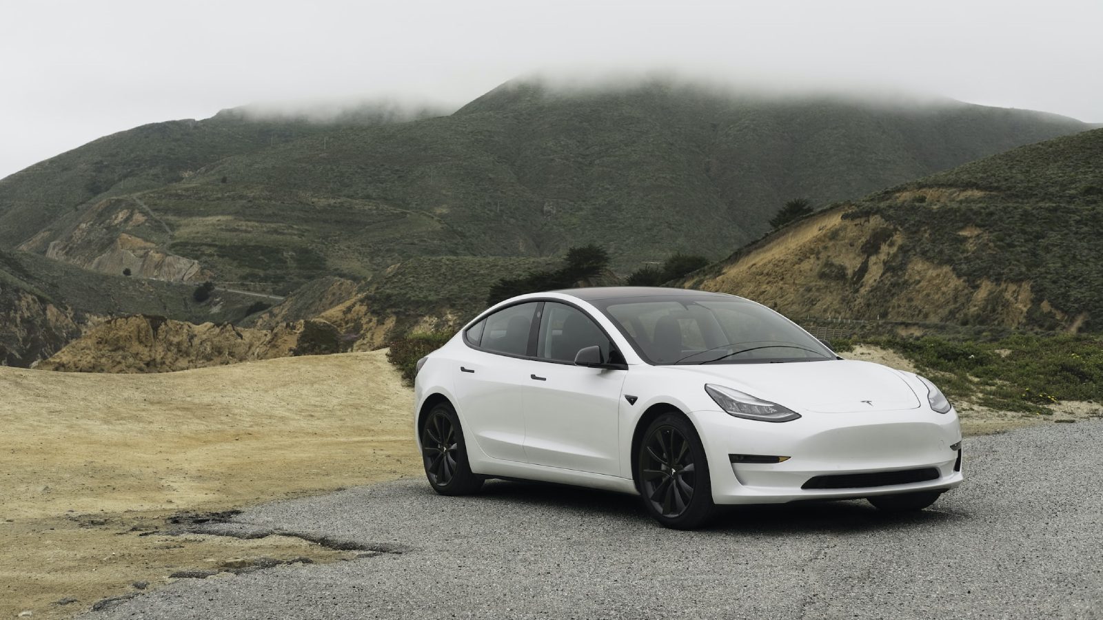 Tesla повторно представляет Model 3 Long Range в США за 47 240 долларов