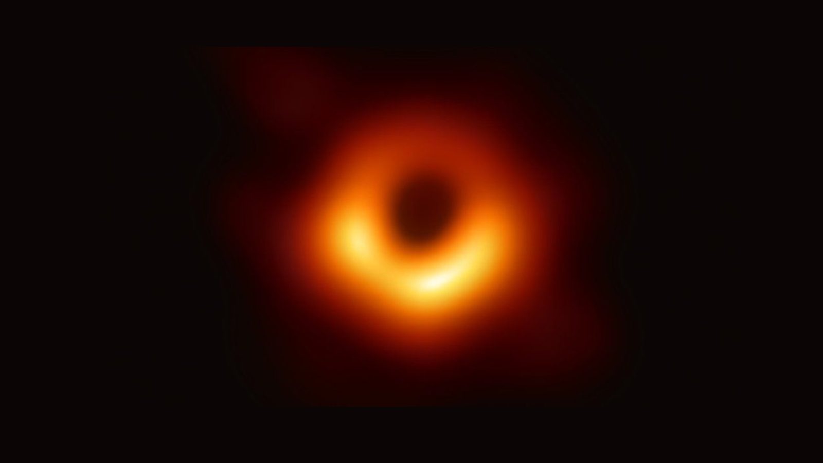 Ученые используют ИИ, чтобы изменить первое в истории изображение черной дыры