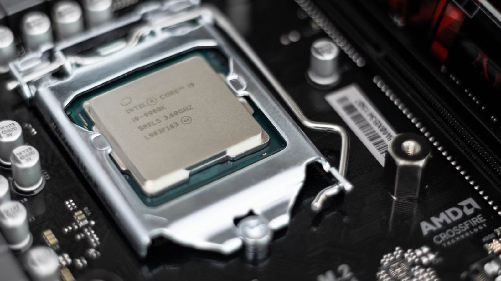 Intel сообщила о рекордных продажах в 2021 году, несмотря на нехватку чипов