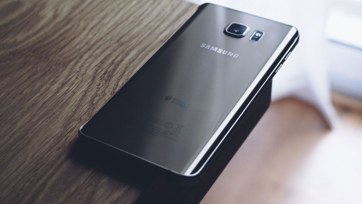 Samsung предлагает специальную программу обмена новых складных смартфонов в США