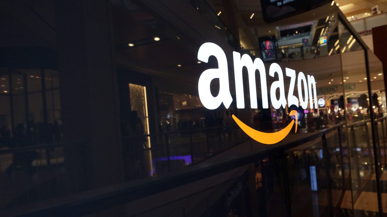 В отчете говорится Amazon предлагает кредит в размере 10 долларов США на биометрию отпечатков пальцев