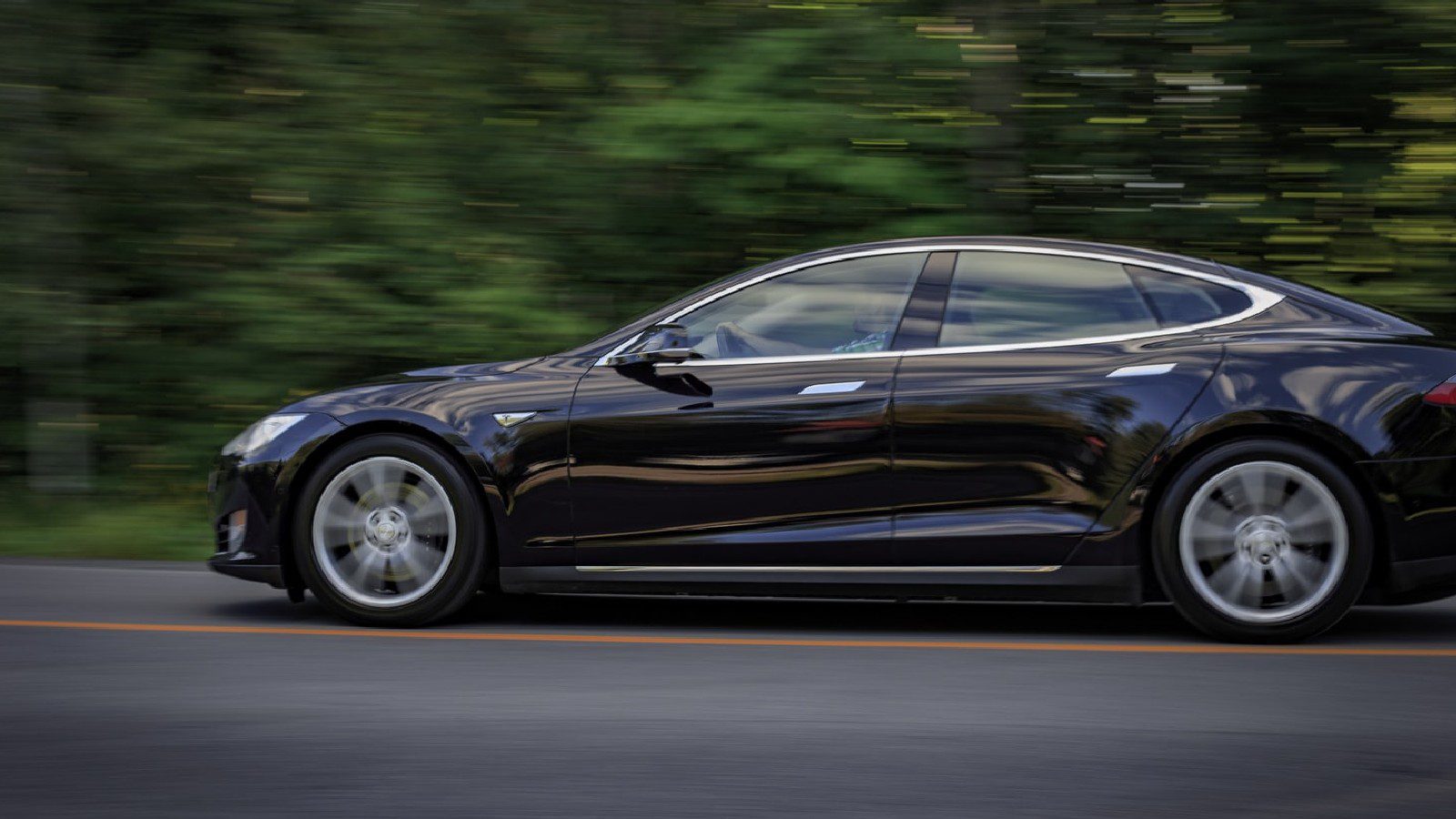 Владельцу Tesla Model S предъявлено уголовное обвинение в смертельной аварии на автопилоте в США.