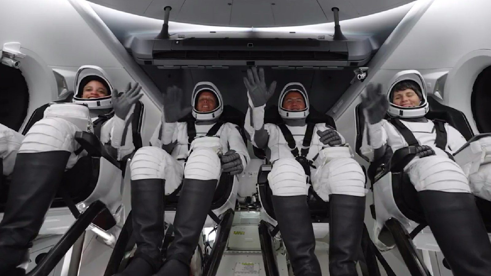 Капсула SpaceX Crew-4 Freedom Dragon добралась до МКС