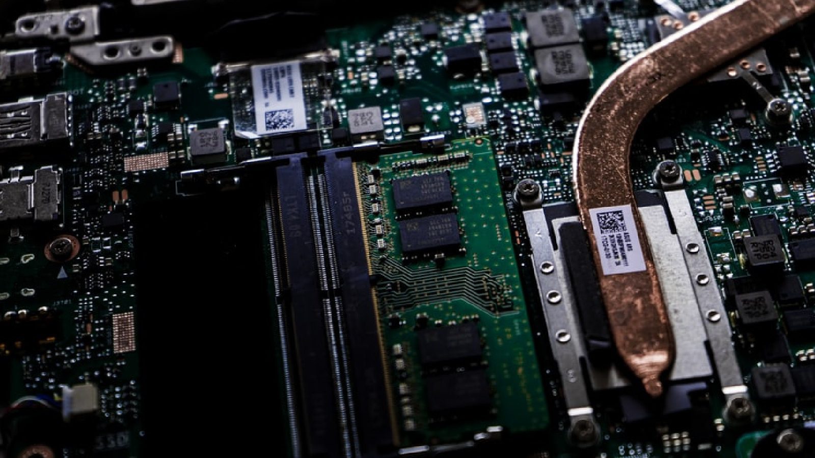 Мировой рынок памяти DRAM, цены снизились в четвертом квартале: отчет