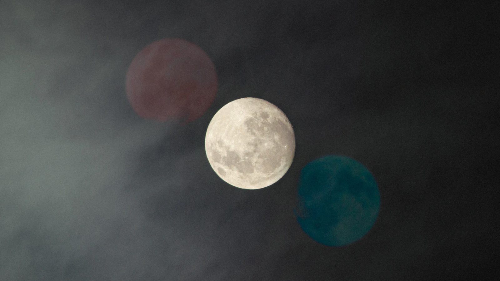 Полное лунное затмение и суперлуну можно будет увидеть 26 мая в некоторых частях Индии.