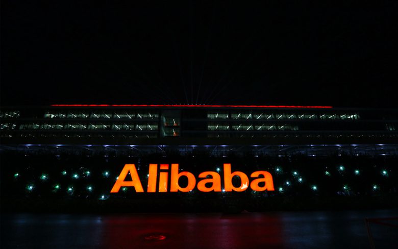 Alibaba в сотрудничестве с SoftBank инвестирует 3 миллиарда долларов в сервис доставки еды Ele.  мне