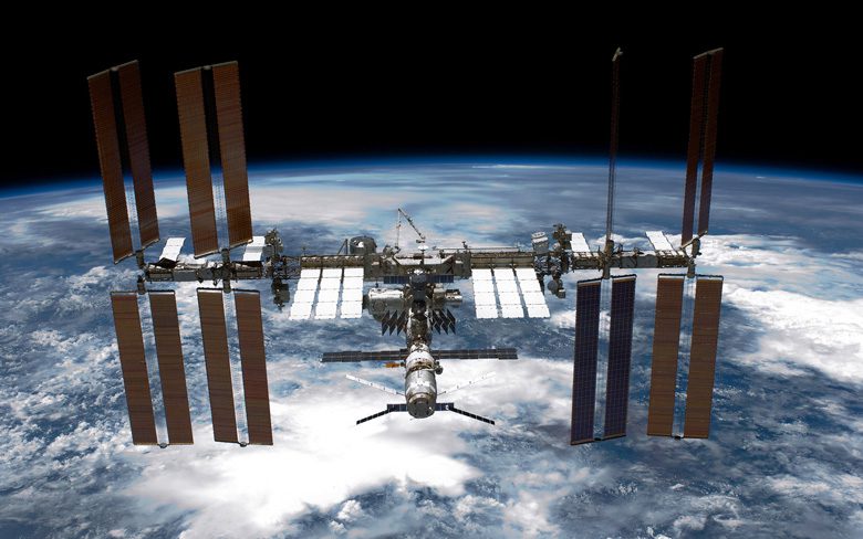 Астронавты найдены в безопасности из-за небольшой утечки воздуха на Международной космической станции