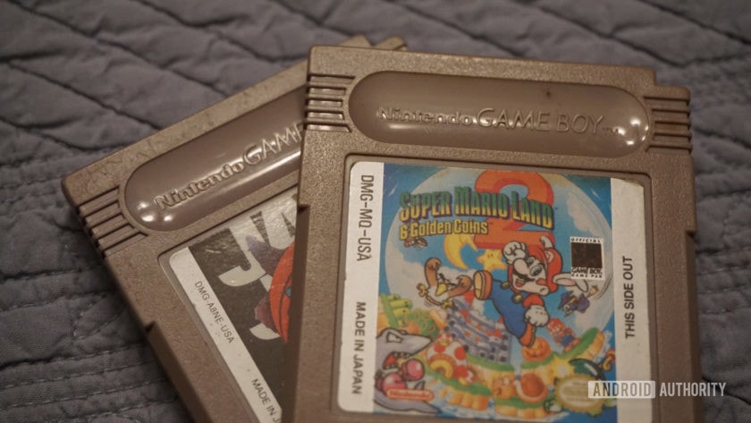 Изображение двух игр Nintendo Game Boy.