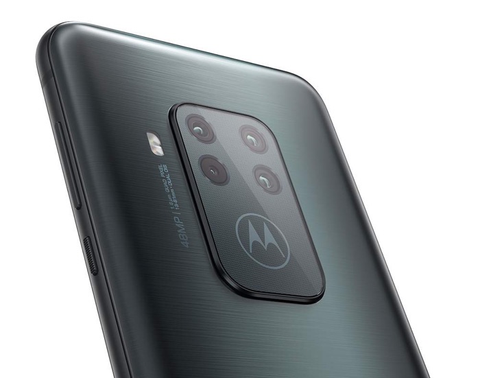 Motorola One Zoom 