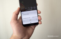 Google Pixel 3 в руках Google помощник голос