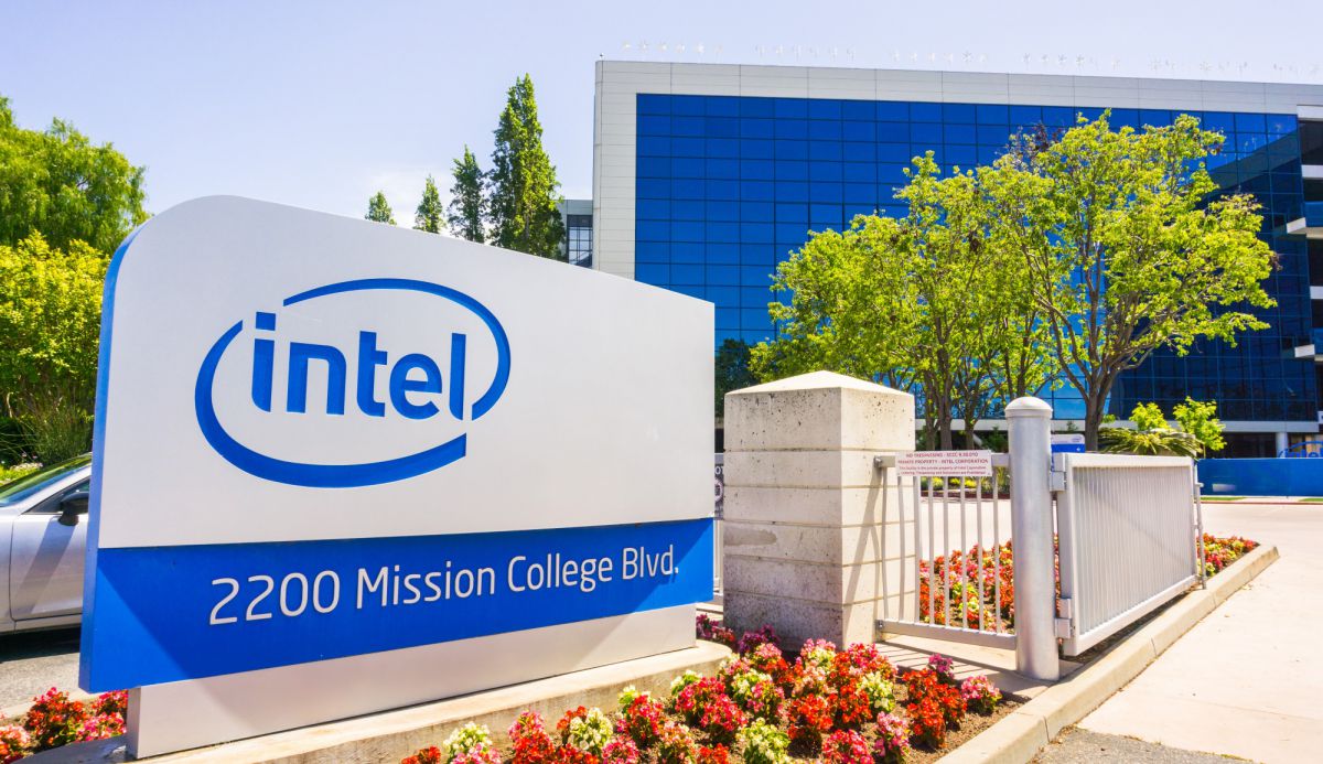 Intel раскрывает первые AI-чипы