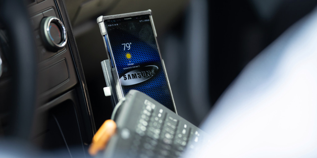 Чикагские полицейские машины начнут использовать телефоны Samsung с DeX, чтобы снизить расходы
