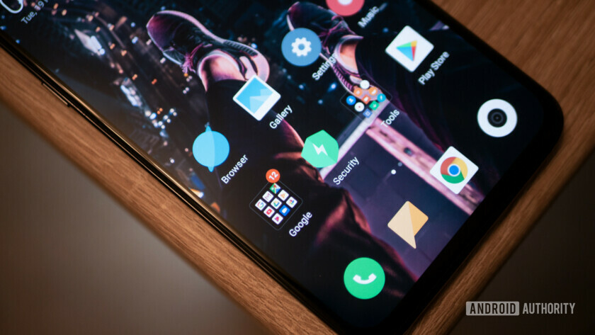 Xiaomi Mi 9 - интерфейс крупным планом