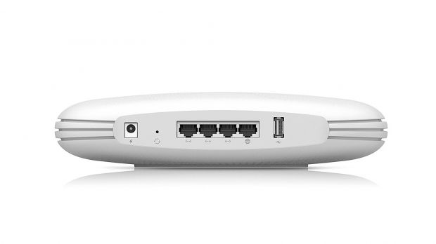 Порты Ethernet и USB включены. задняя часть узла Zyxel Multy X
