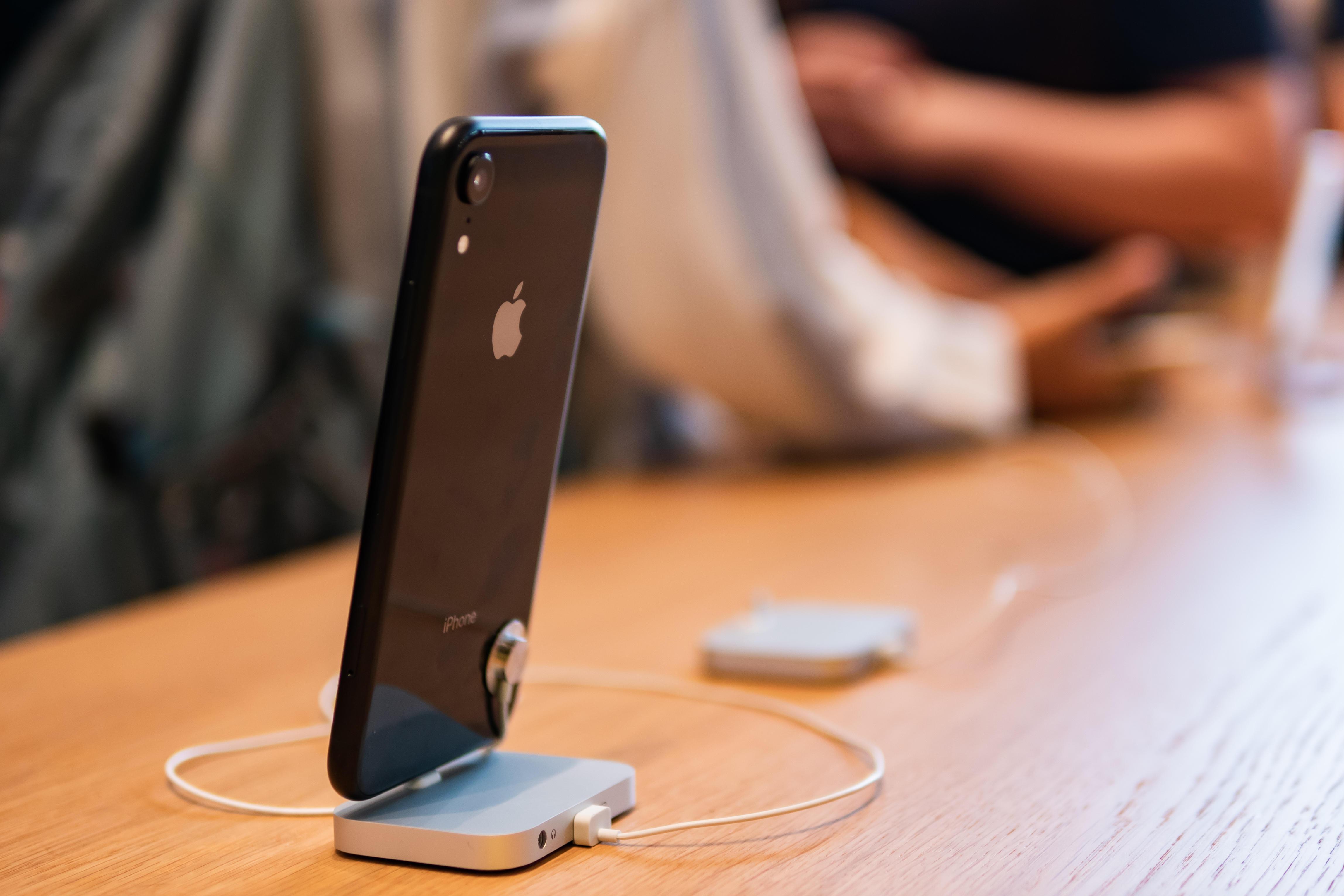  Apple  вознаградит 1 миллион долларов любому, кто сможет взломать iPhone в ходе смелого теста своих систем безопасности