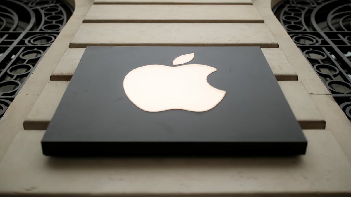 Apple’s Valuation Near $1 Trillion Once Again