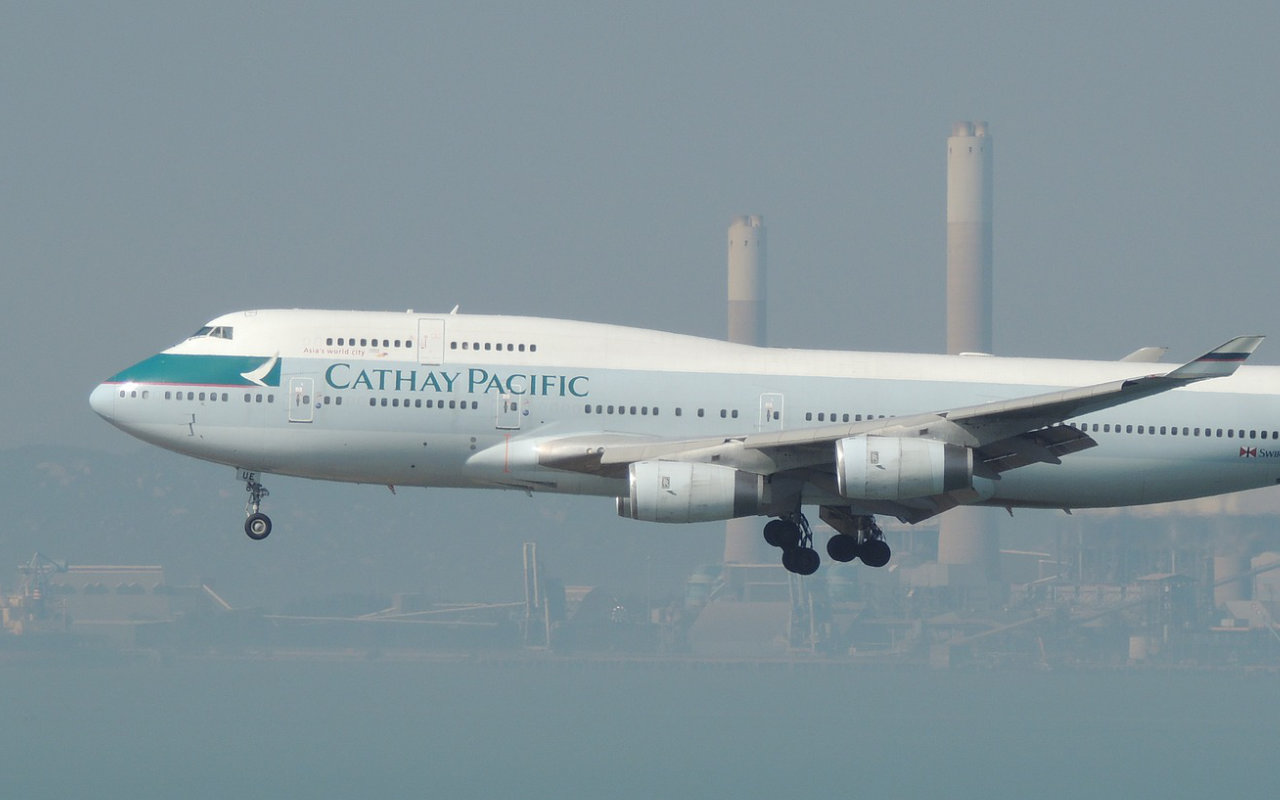 Cathay Pacific Airways заявляет, что использует камеры для записи пассажиров