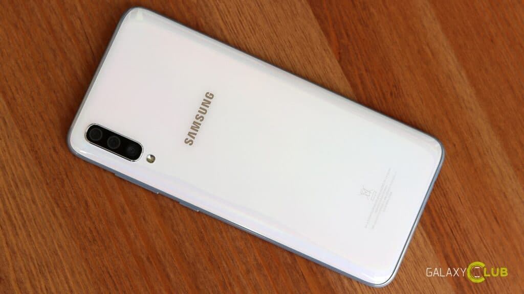 Samsung Galaxy A70 Обновление Июль Камера Ночной Стенд QR Reader