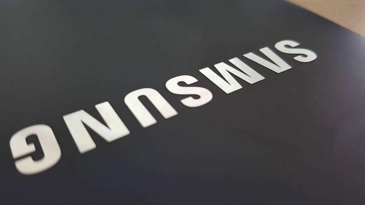 Samsung работает над собственными очками дополненной реальности
