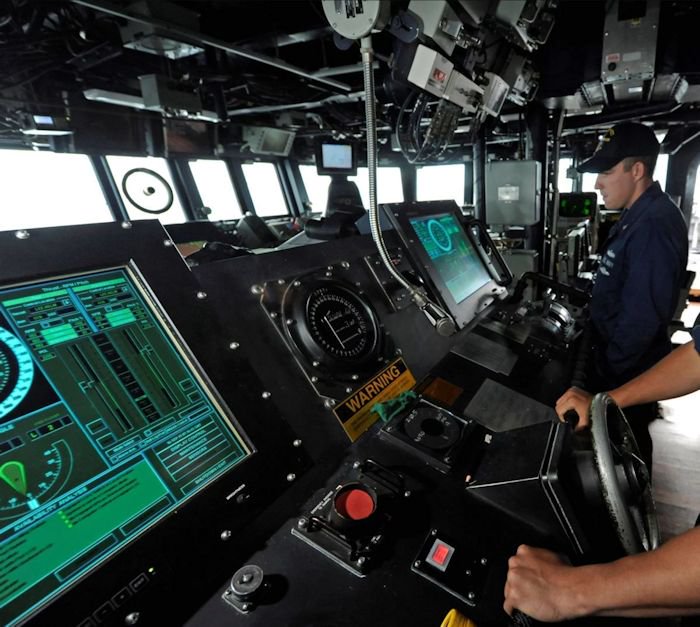ВМС США откажутся от сенсорных контроллеров после аварии