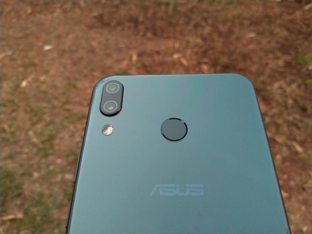 Отфильтрованные фотографии Asus ZenFone 6 показывают его заднюю крышку